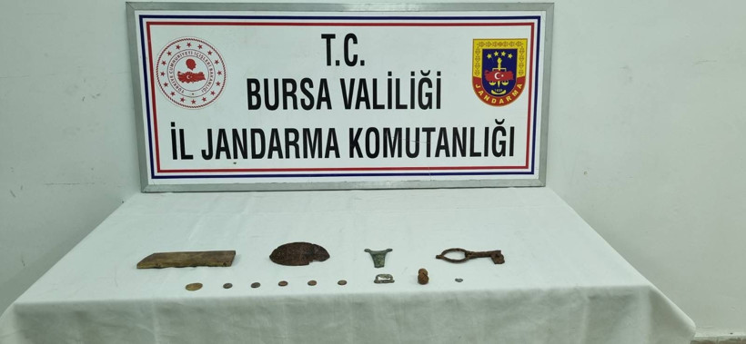Orhangazi'de kaçak kazı yapan 7 kişi kıskıvrak yakalandı - Resim : 2