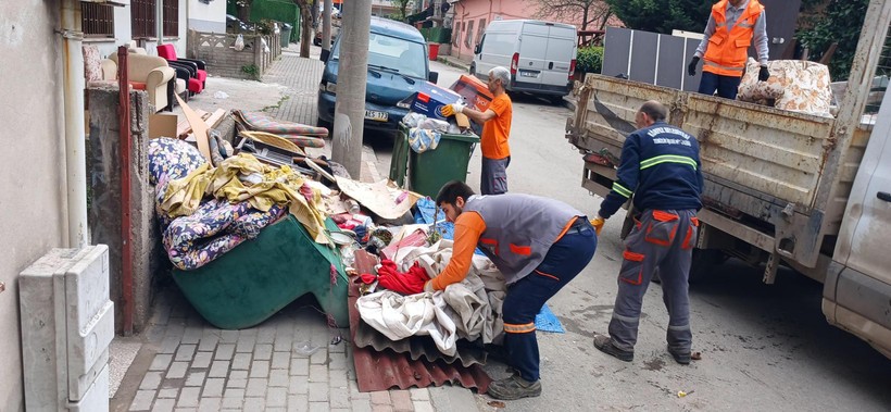 Körfez'de temizlik mesaisi devam ediyor - Resim : 2
