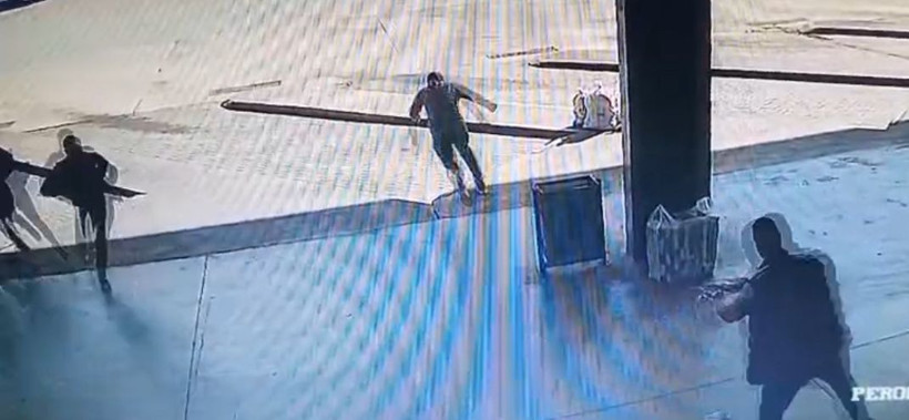 Otogarda rastgele ateş açan şahıs etkisiz hale getirilmişti... Dehşet anları kamerada! - Resim : 2