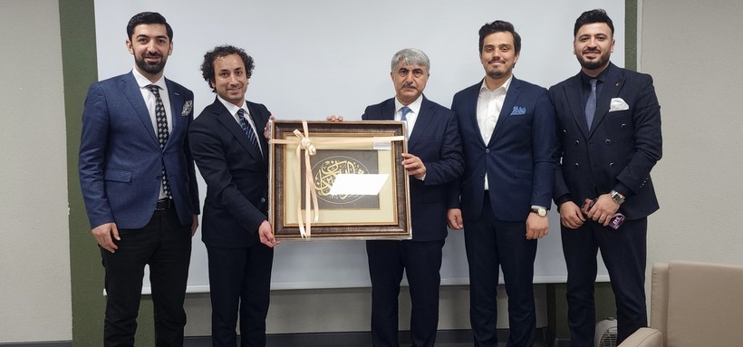 Anayasa Mahkemesi Üyesi Selahaddin Menteş, gençlerle buluştu - Resim : 2