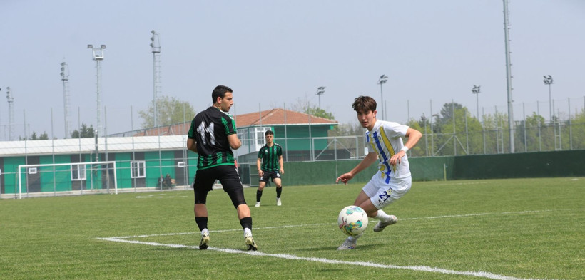 Kocaelispor - Belediye Derincespor U-19 maçının fotoğrafları - Resim: 22