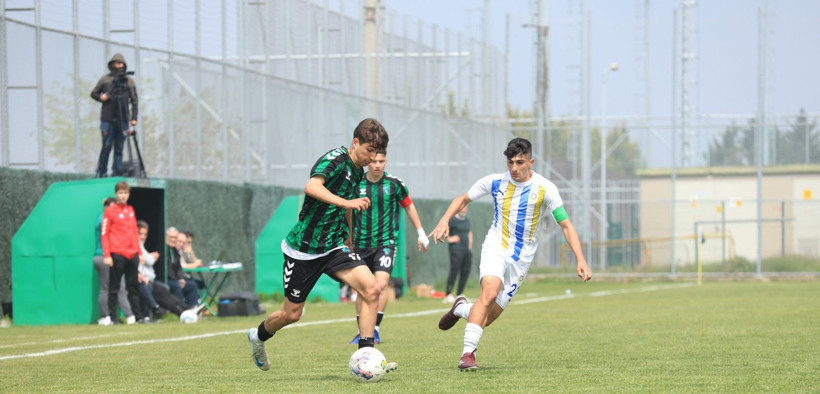 Kocaelispor - Belediye Derincespor U-19 maçının fotoğrafları - Resim: 37