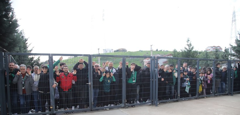 Kocaelispor – Sakarya maçının tribün ve taraftar fotoğrafları - Resim: 1