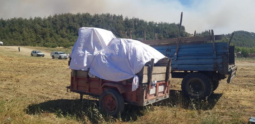 Alevlerin yaklaştığı köyde vatandaş evlerini boşaltıyor! - Resim : 1
