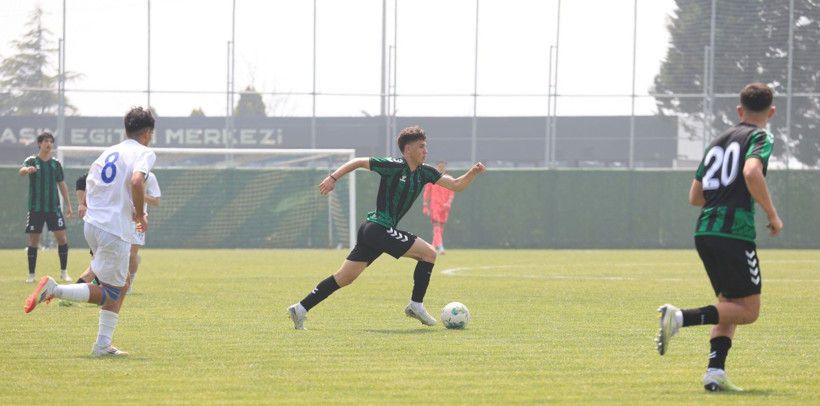 Kocaelispor - Belediye Derincespor U-19 maçının fotoğrafları - Resim: 48