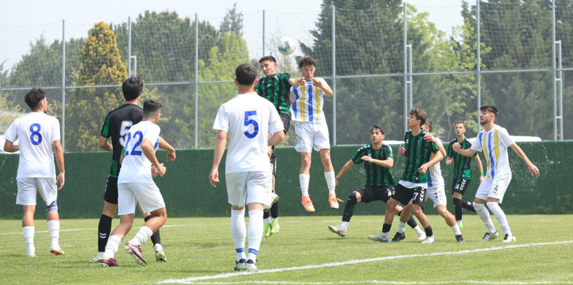 Kocaelispor - Belediye Derincespor U-19 maçının fotoğrafları - Resim: 39