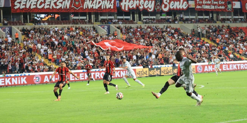 Gaziantep Futbol Kulübü - Kocaelispor maçının ilk yarısından kareler - Resim: 8