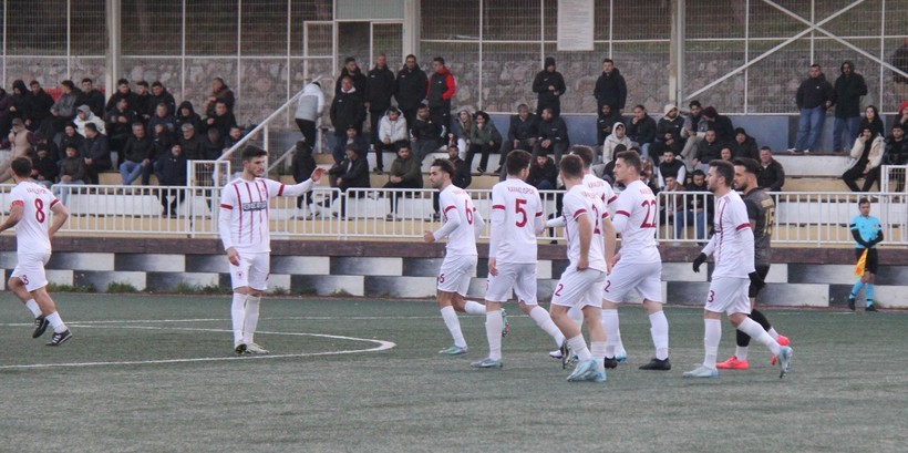 Nabızların çok yükseldiği maçta Derince ile Kavaklı 1-1 berabere kaldı - Resim : 5