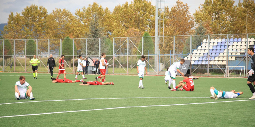 Gölcükspor U-19, 4’te 4’ü 90’da kaçırdı! “1-1” - Resim : 8