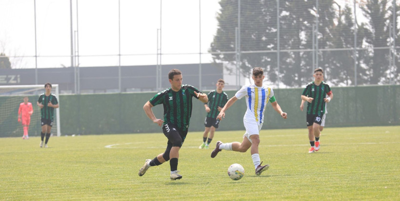 Kocaelispor - Belediye Derincespor U-19 maçının fotoğrafları - Resim: 54