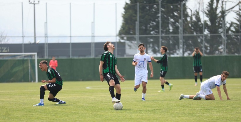 Kocaelispor - Mustafakemalpaşaspor maçının fotoğrafları - Resim: 3
