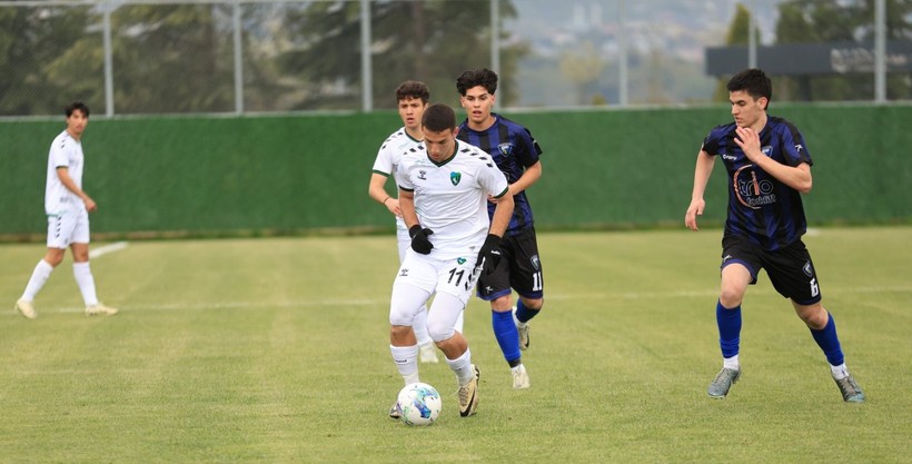 Kocaelispor - Karacabey Belediyespor U-19 maçının fotoğrafları - Resim: 17