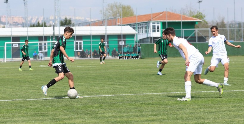 Kocaelispor - Mustafakemalpaşaspor maçının fotoğrafları - Resim: 19