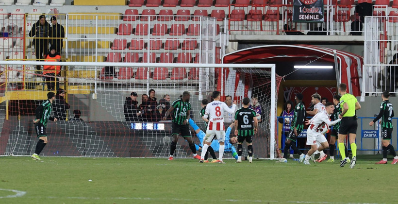 Ümraniyespor - Kocaelispor maçının fotoğraf galerisi - Resim: 39