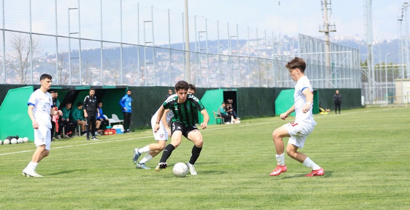 Kocaelispor - Mustafakemalpaşaspor maçının fotoğrafları - Resim: 10