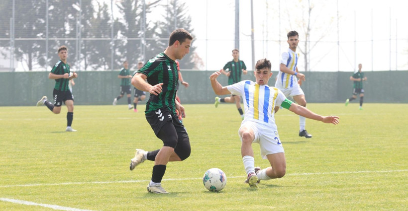 Kocaelispor - Belediye Derincespor U-19 maçının fotoğrafları - Resim: 75