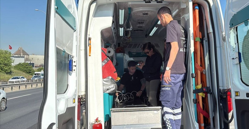 İki araç birbirine girdi, otoyol trafiğe kapandı - Resim: 4