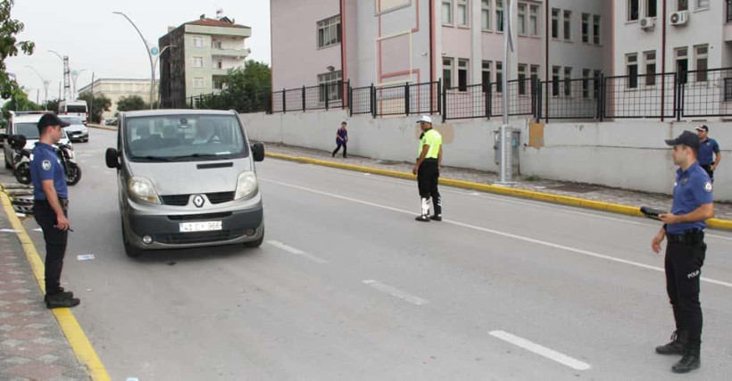 Emniyet ekiplerinden okul çevrelerinde sıkı denetim! - Resim : 2