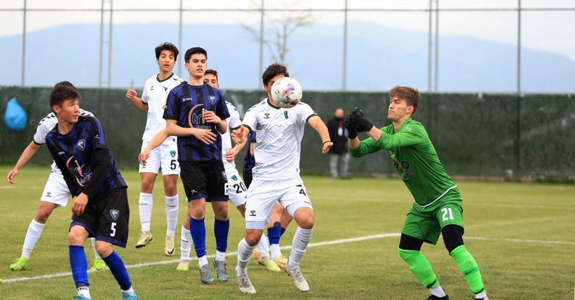 Kocaelispor - Karacabey Belediyespor U-19 maçının fotoğrafları - Resim: 23