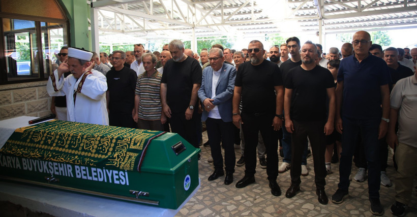 Murat Aydın, babasını son yolculuğuna uğurladı - Resim : 1