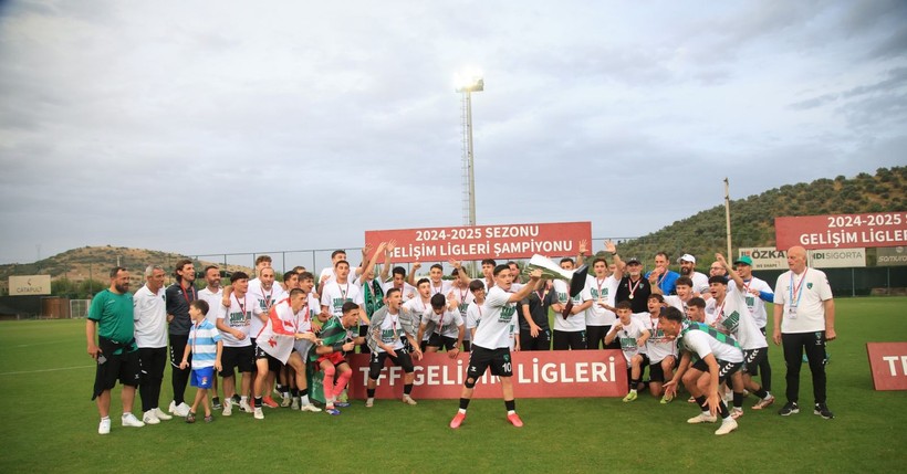 Kocaelispor U-19’da büyük coşku… Şampiyonluk bizim kupa bizim! Foto Galeri - Resim: 31