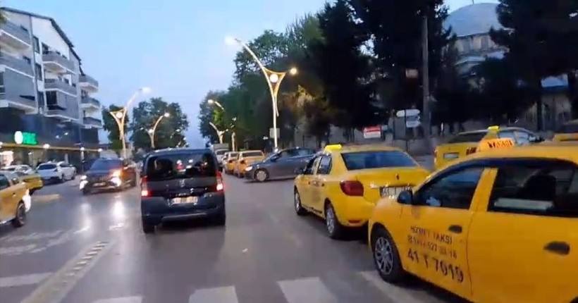 Taksiciler yakaladı, polise teslim etti! - Resim : 1