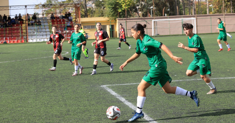 Bizim kızlar derbiyi bekliyor! - Resim : 4