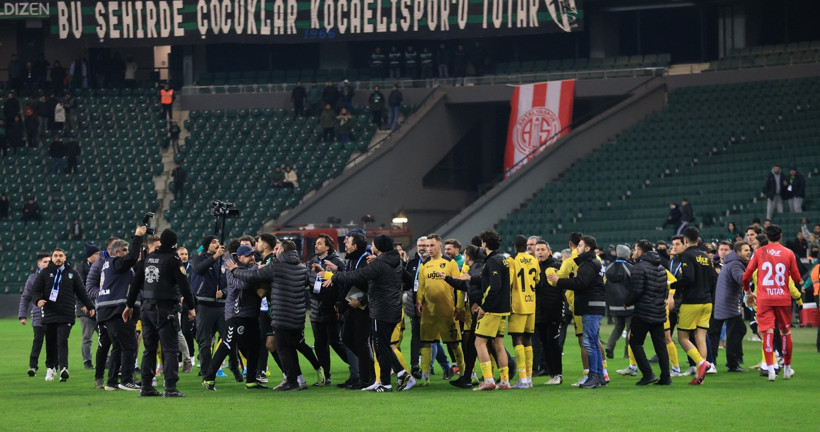 Skandal maçta Kocaelispor disiplinlik oldu! - Resim : 1