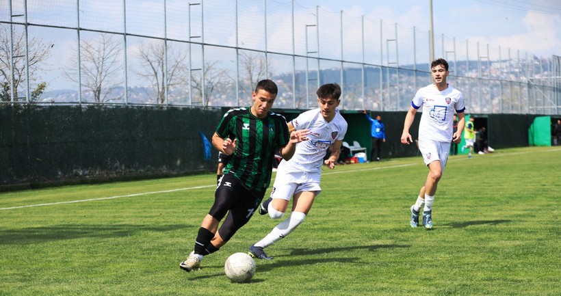 Kocaelispor - Mustafakemalpaşaspor maçının fotoğrafları - Resim: 32