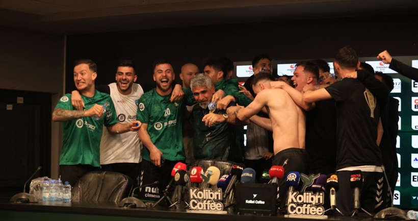 İsmet Taşdemir’den unutamayacağı basın toplantısı! Nasıl ıslandı belli değil! - Resim: 19