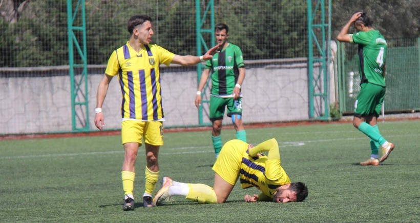 Karamürselspor - Çayırovaspor maçının fotoğrafları - Resim: 39