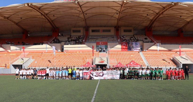 30 Ağustos Zafer Kupası Başiskele Yıldızspor’un “2-0” - Resim : 3