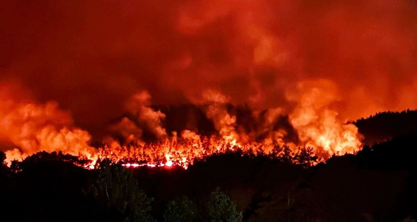 Yıldırım düştü, yangın çıktı! - Resim: 2