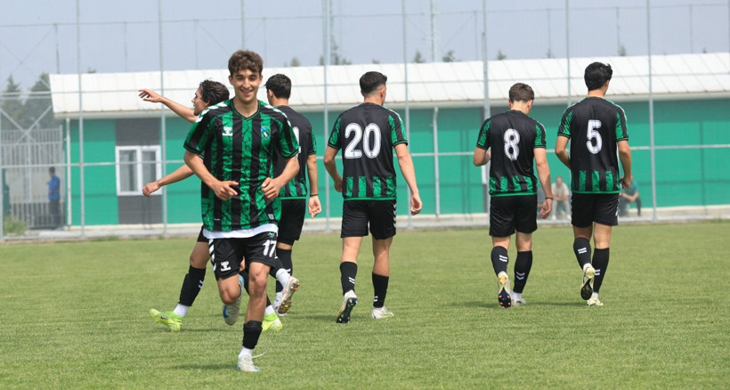 Kocaelispor - Belediye Derincespor U-19 maçının fotoğrafları - Resim: 32