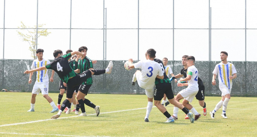 Kocaelispor - Belediye Derincespor U-19 maçının fotoğrafları - Resim: 71
