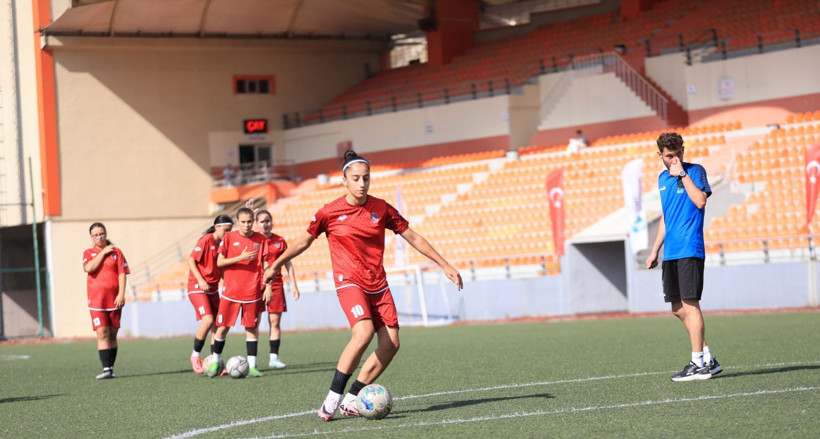 Kocaeli Kadın Futbol Kulübü – Arapçeşme maçı fotoğraf galerisi - Resim: 18
