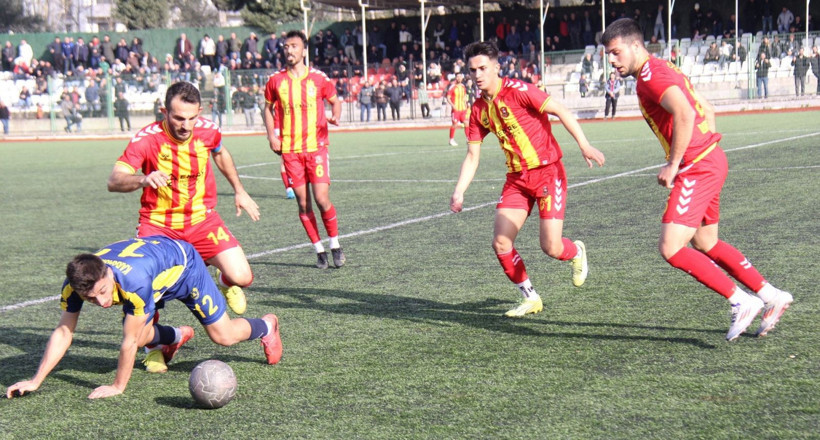 Karamürselspor'un Karasu’yu farklı devirdiği maçın fotoğrafları - Resim: 42