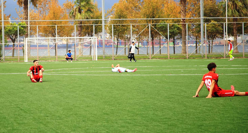 Gölcükspor U-19, 4’te 4’ü 90’da kaçırdı! “1-1” - Resim : 11
