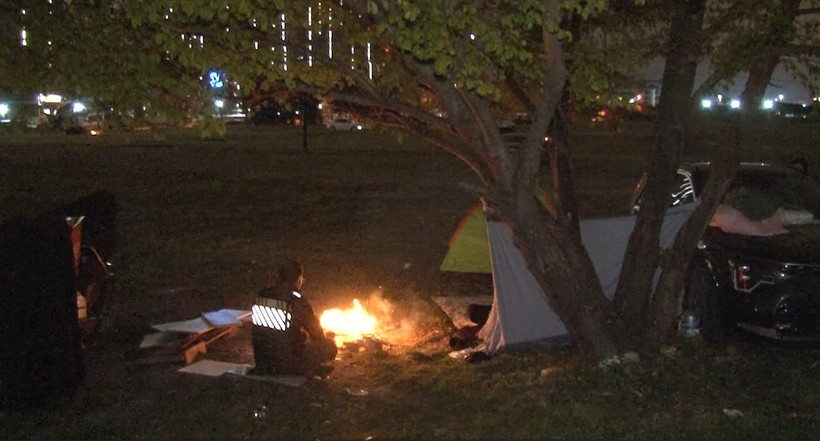 Deprem sonrası 2. gece! Vatandaşlar çadırda kalmaya devam ediyor - Resim : 1
