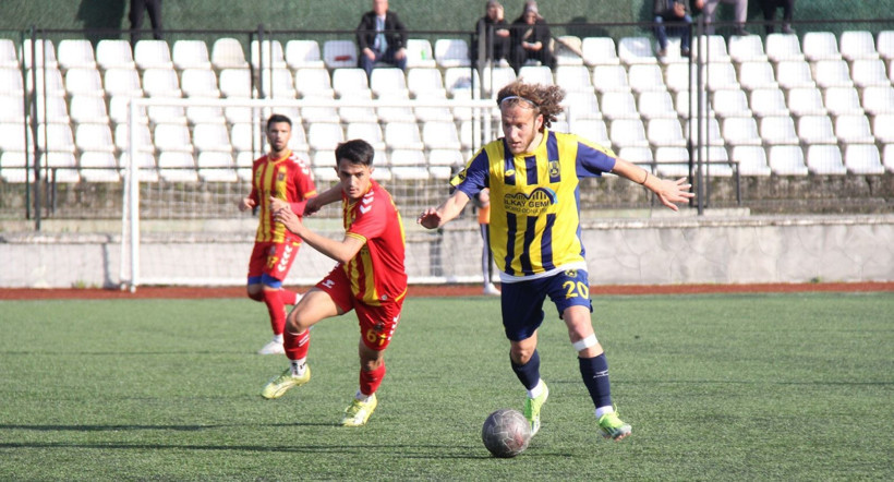 Karamürselspor'un Karasu’yu farklı devirdiği maçın fotoğrafları - Resim: 57