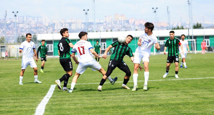 Kocaelispor - Mustafakemalpaşaspor maçının fotoğrafları - Resim: 12
