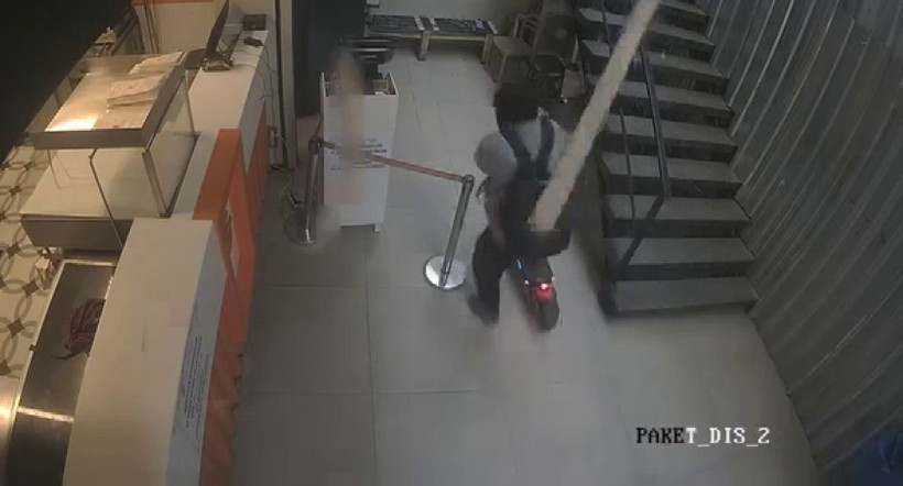 Ölümden kıl payı kurtuldu! O anlar anbean kameralara yansıdı - Resim : 1