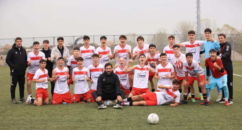 Lider Kullarspor U-17, Pendik’e plakayı yazdırdı! “4-1” - Resim : 2