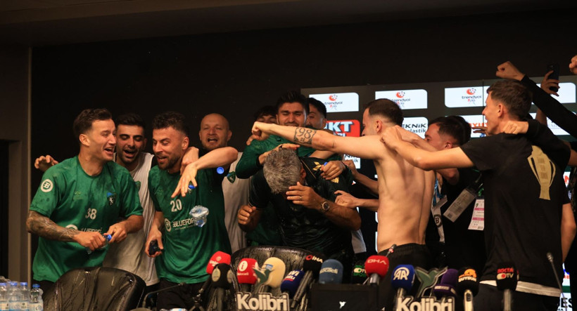 İsmet Taşdemir’den unutamayacağı basın toplantısı! Nasıl ıslandı belli değil! - Resim: 24