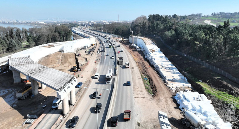 B&uuml;y&uuml;kakın duyurdu; Başiskele Kavşağı&rsquo;nda &lsquo;78 tonluk&rsquo; gece mesaisi - Resim : 2