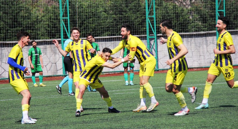Karamürselspor - Çayırovaspor maçının fotoğrafları - Resim: 22