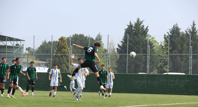 Kocaelispor - Belediye Derincespor U-19 maçının fotoğrafları - Resim: 27