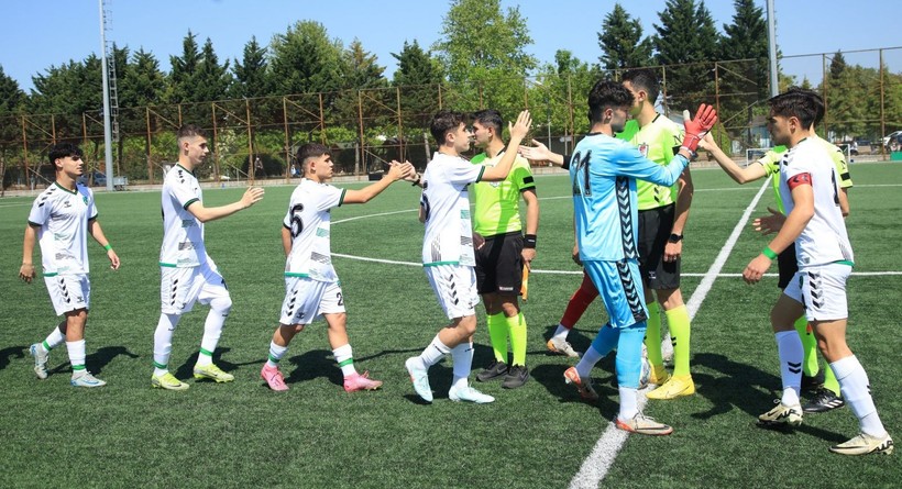 Kocaelispor – Keçiörengücü U-17 maçı foto galeri - Resim: 16