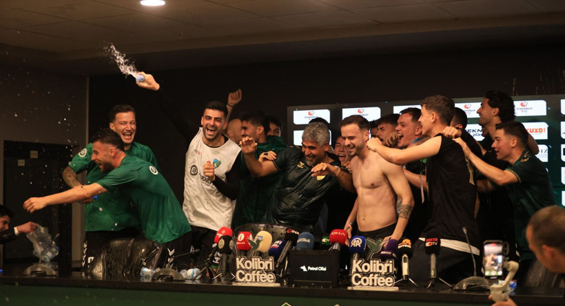 İsmet Taşdemir’den unutamayacağı basın toplantısı! Nasıl ıslandı belli değil! - Resim: 41