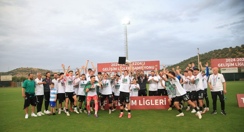 Kocaelispor U-19’da büyük coşku… Şampiyonluk bizim kupa bizim! Foto Galeri - Resim: 32